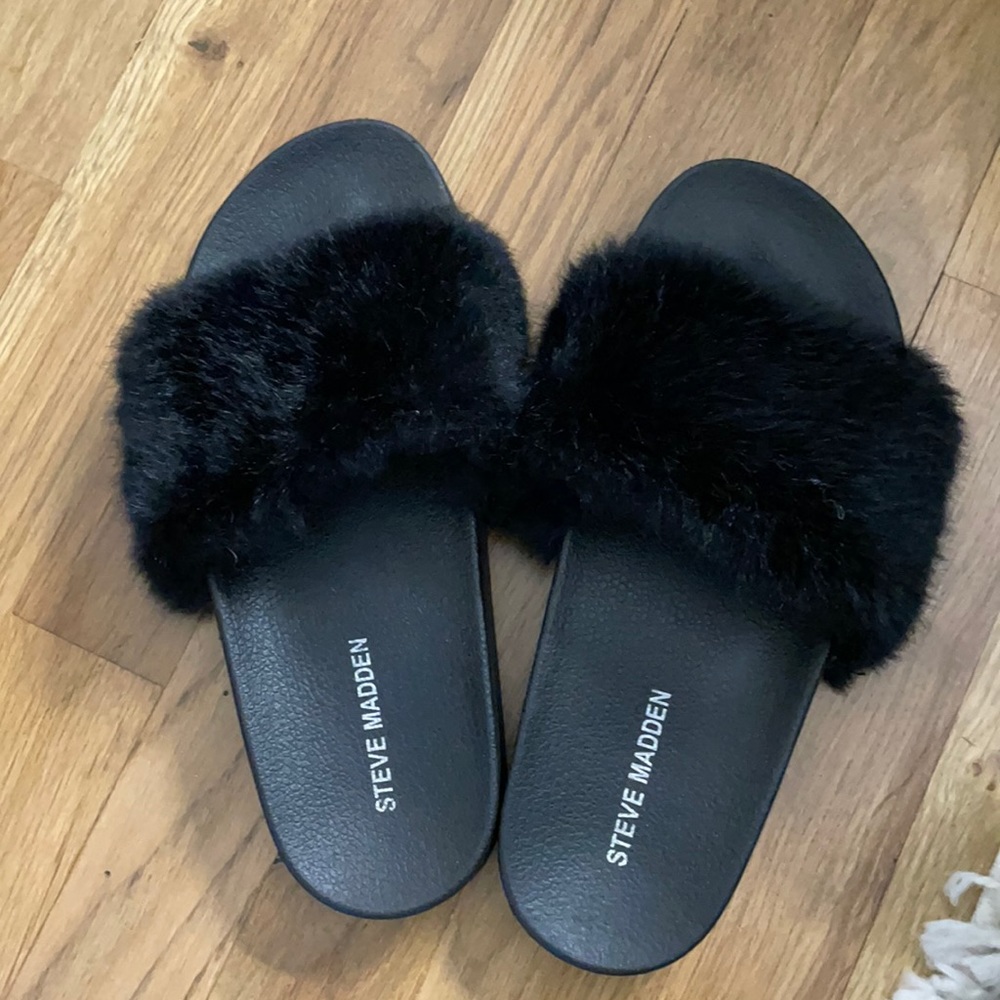 Steve Madden fluffy slides